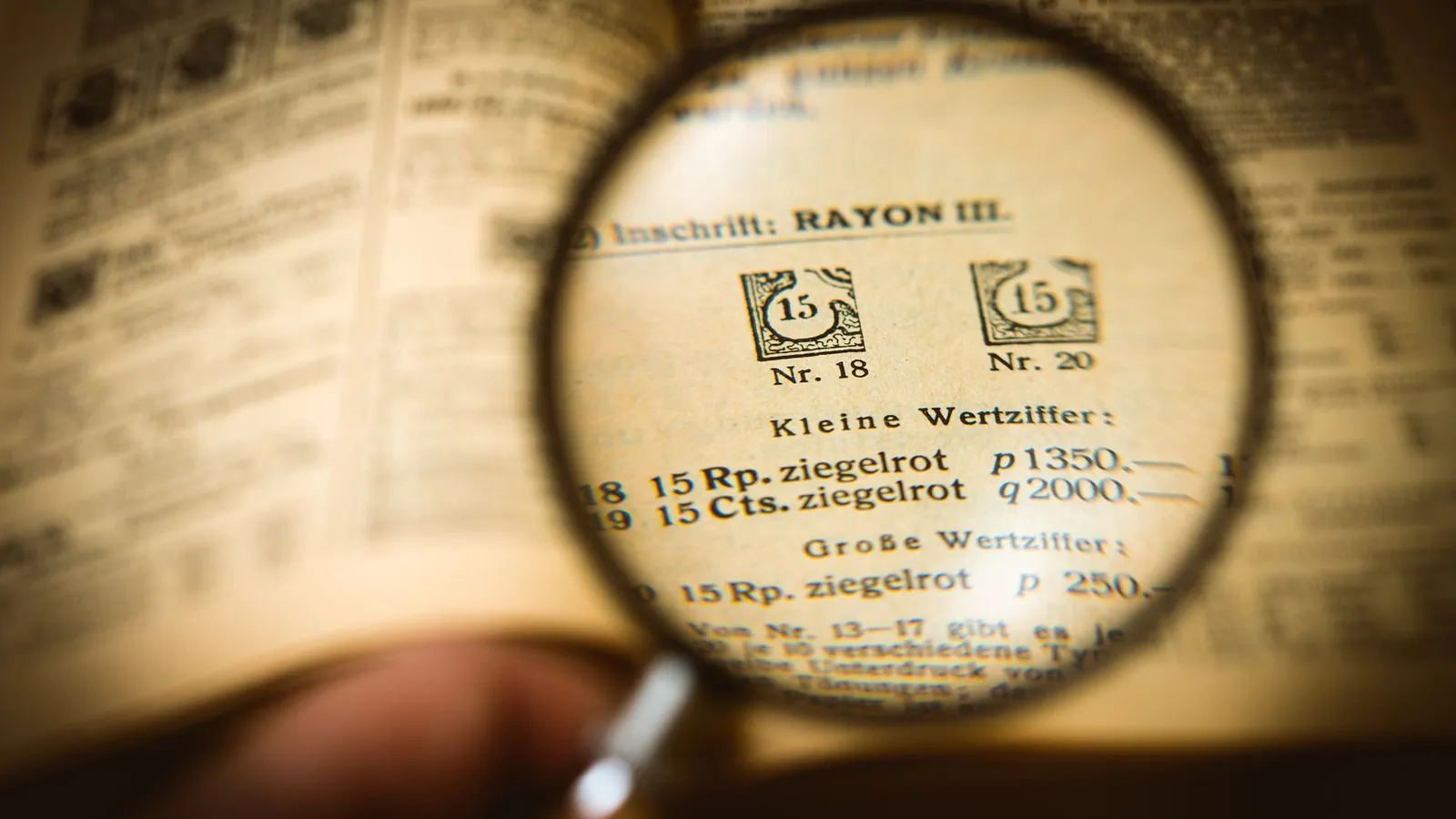 Lupa sobre documentos