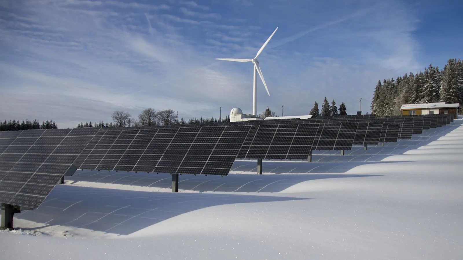 Painéis solares e turbinas eólicas