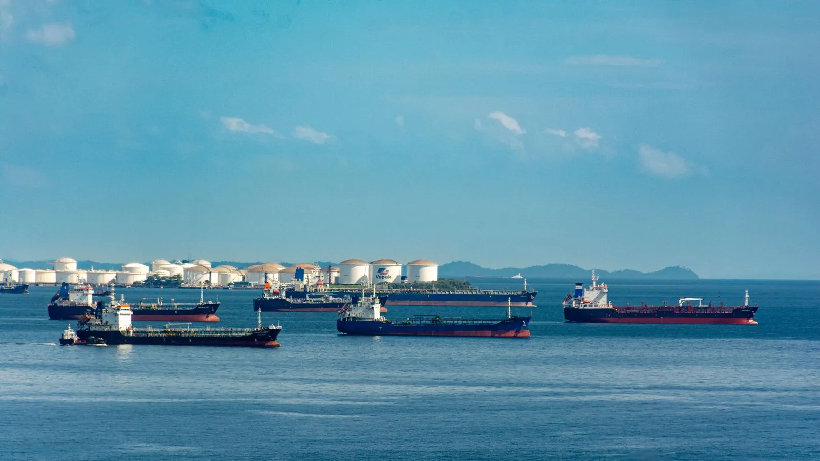 Navio petroleiro no mar